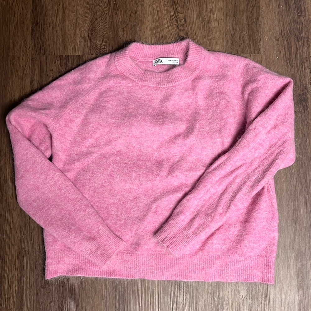 Pink Zara sweater Sz medium